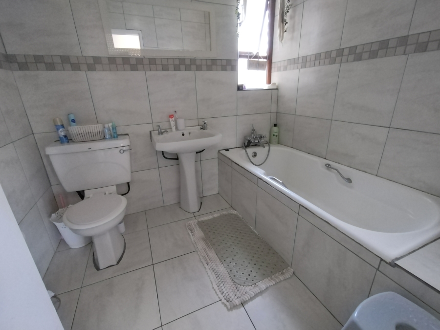 4 Bedroom Property for Sale in C Place Eastern Cape